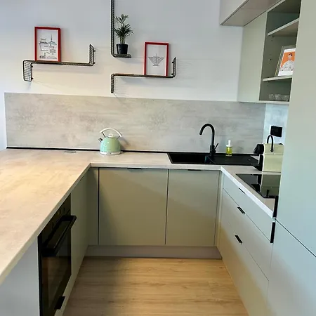 Meridian - Stylish Brand New In The Center Apartment *