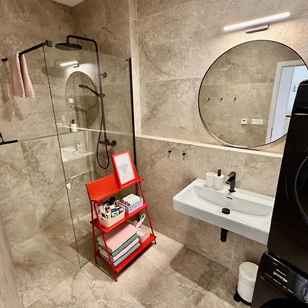 Apartmán Meridian - Stylish Brand New In The Center & Free Garage Parking Bratislava