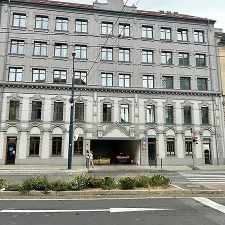 Appartement Meridian - Stylish Brand New In The Center & Free Garage Parking *