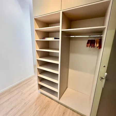 Meridian - Stylish Brand New In The Center & Free Garage Parking